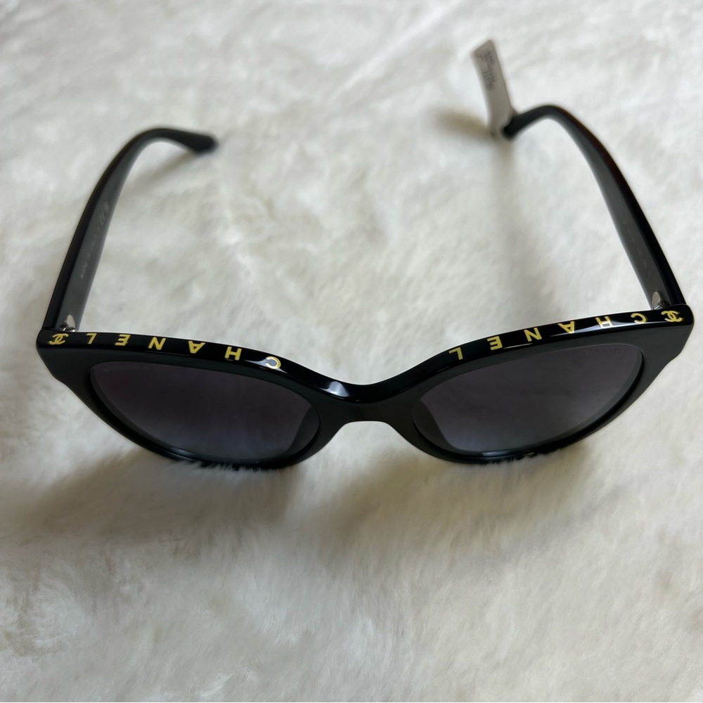 Chanel sunglasses - Picture 1 of 8